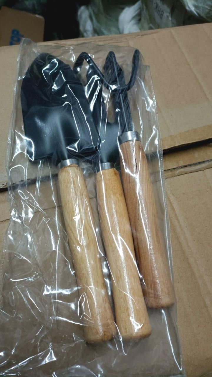 6 in 1 Garden Tools Set | Home Gardening Kit| Cultivator | Fork | Trowel | Weeder | Garden Gloves | Pruner Cutter & Free Tool Box | Gardening Kit - UrbanTeer